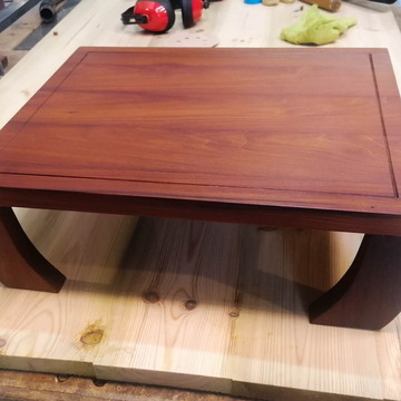 Petite table originale